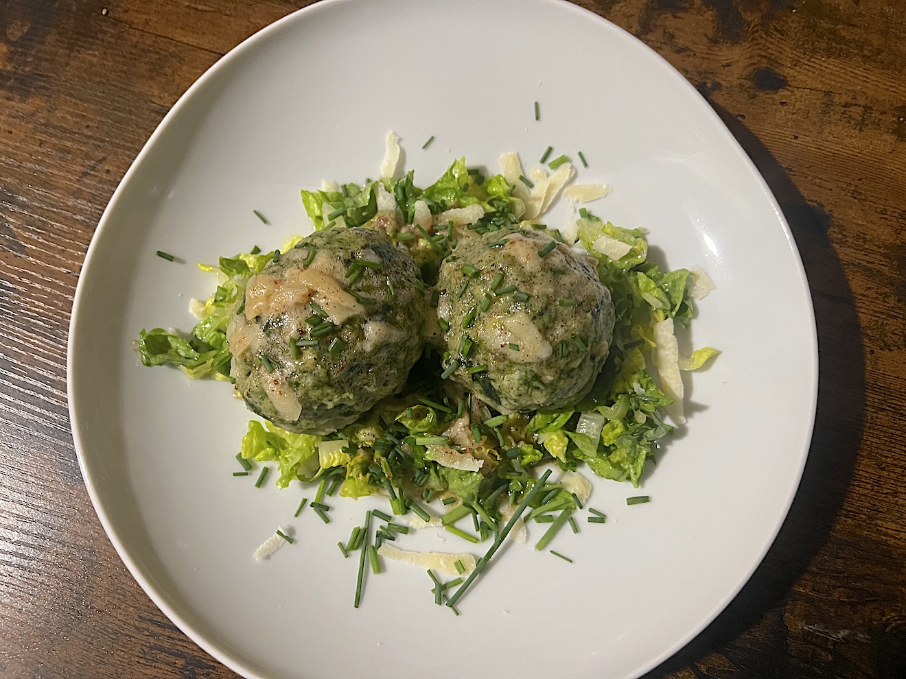 Spinatknödel, handgerollt